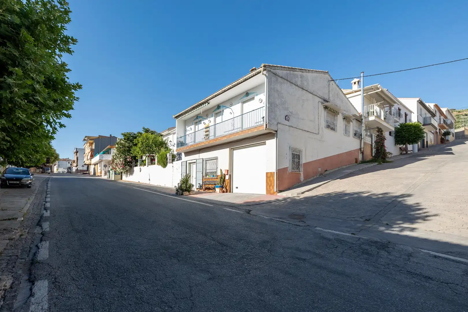 Außenansicht von Einfamilien-Reihenhaus zum Verkauf in Benalúa de las Villas mit Balkon