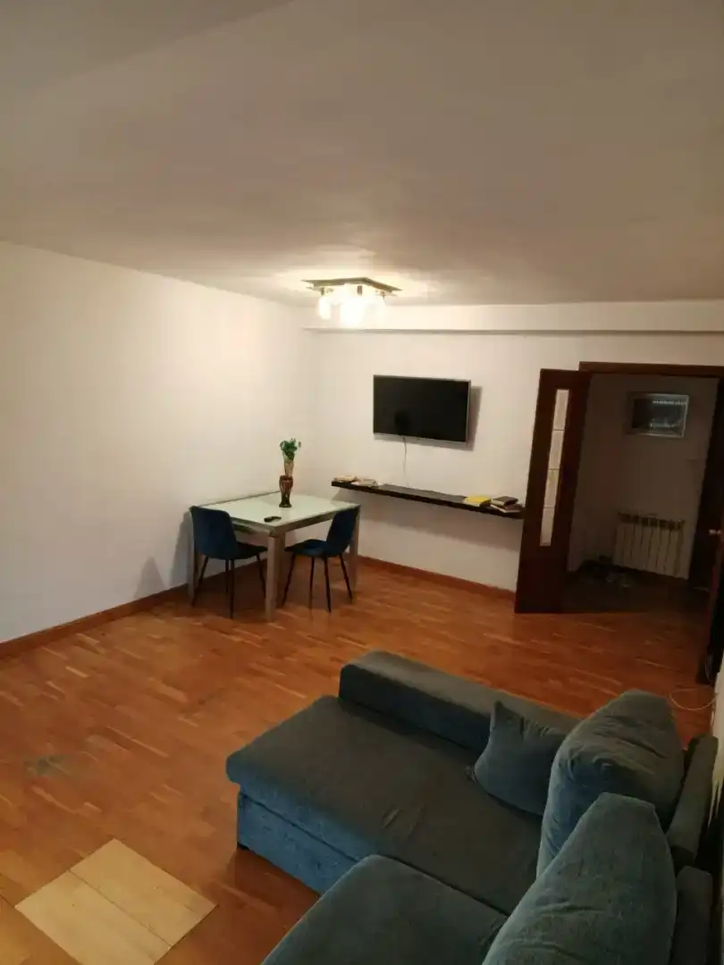 Sala de estar de Piso para compartir en Zaragoza con Parquet, Amueblado y Horno