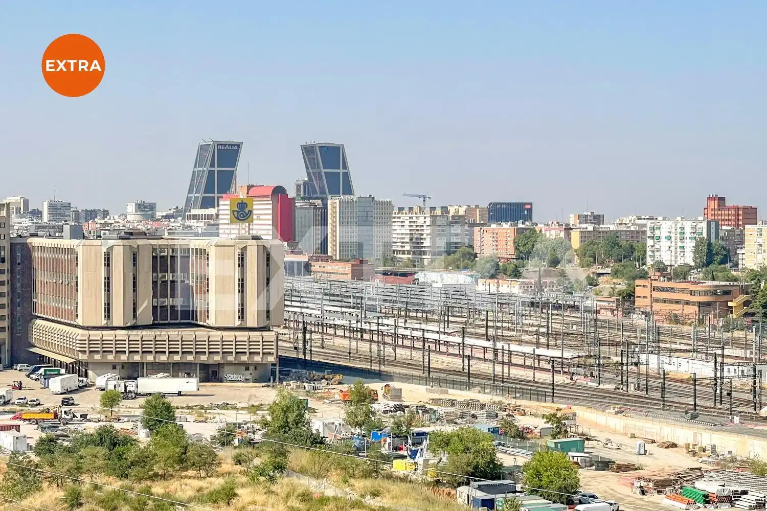 Vista exterior de Pis en venda en Madrid amb Calefacció, Parquet i Piscina comunitària