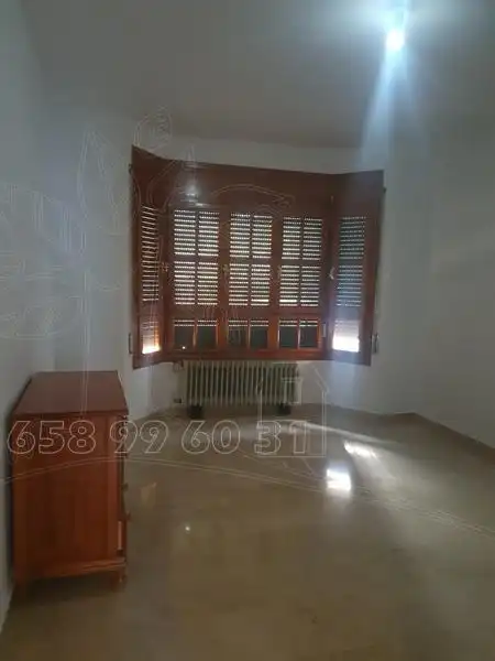 Dormitori de Pis en venda en Baza amb Calefacció, Terrassa i Moblat