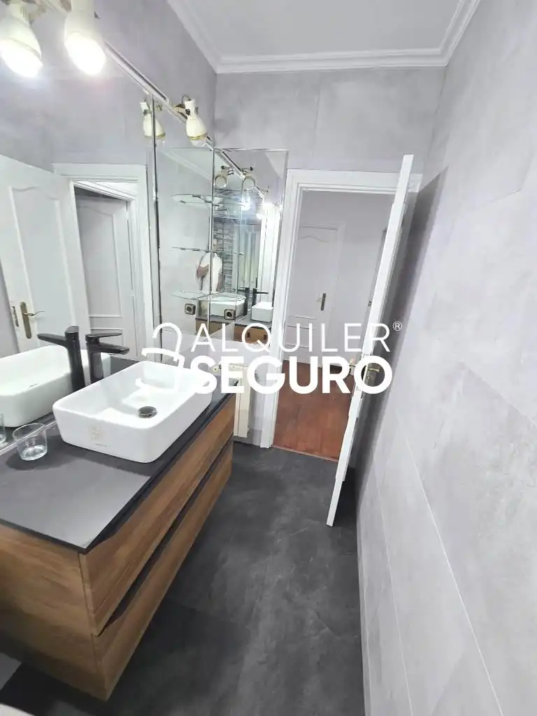 Baño de Piso de alquiler en Coslada con Aire acondicionado, Calefacción y Terraza