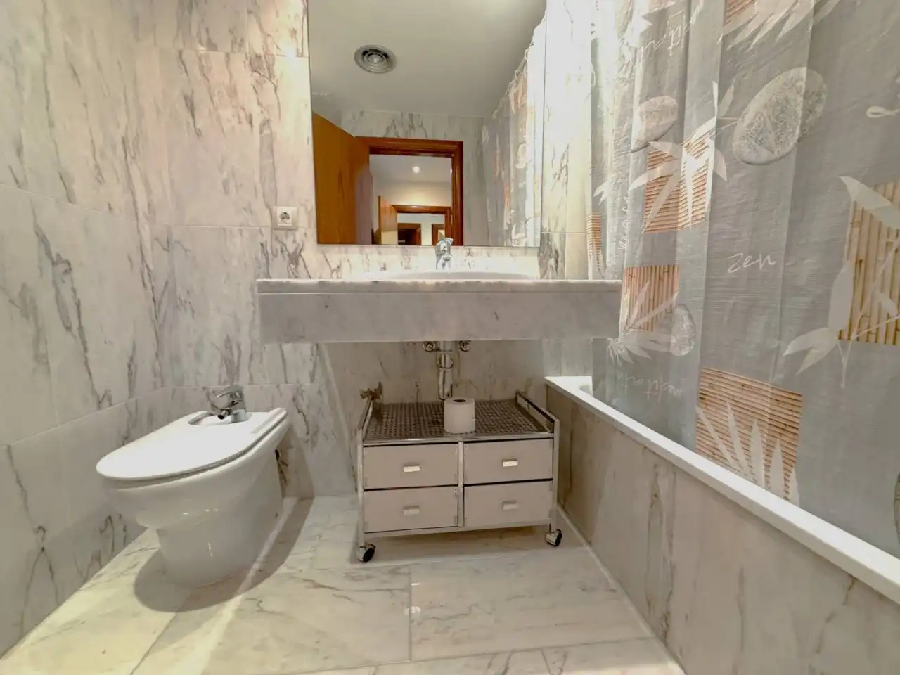 Badezimmer von Wohnungen zum Verkauf in Castell d'Aro, Platja d'Aro i s'Agaró mit Klimaanlage, Heizung und Terrasse
