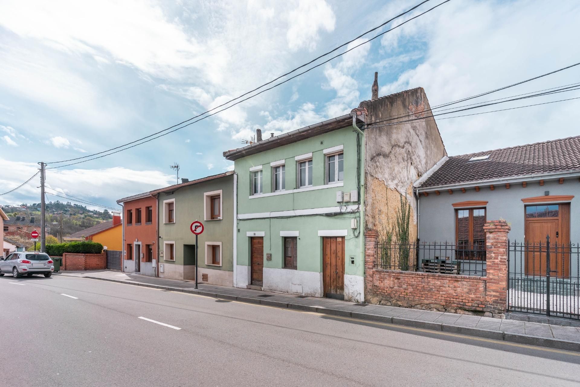 Exterior view of Single-family semi-detached for sale in Oviedo 