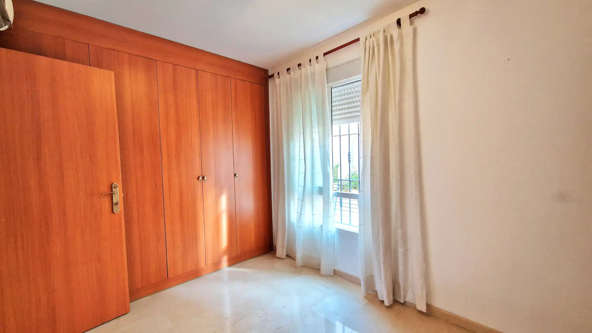 Bedroom of Houses for sale in Málaga  with Air Conditioner, Terrace and Furnished