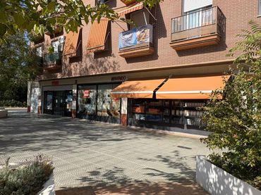 Locale commerciale in vendita a Cármenes - Ríos