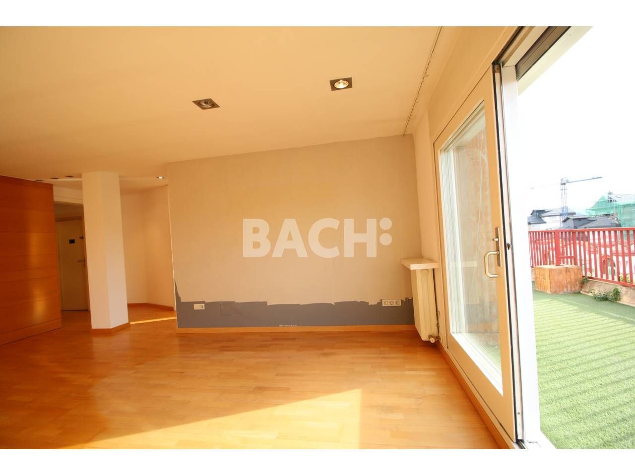 Sala d'estar de Àtic en venda en Vic amb Calefacció, Parquet i Terrassa