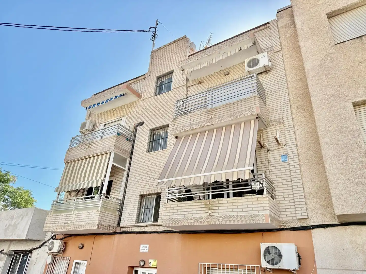 Vista exterior de Pis en venda en San Pedro del Pinatar amb Aire condicionat, Terrassa i Traster