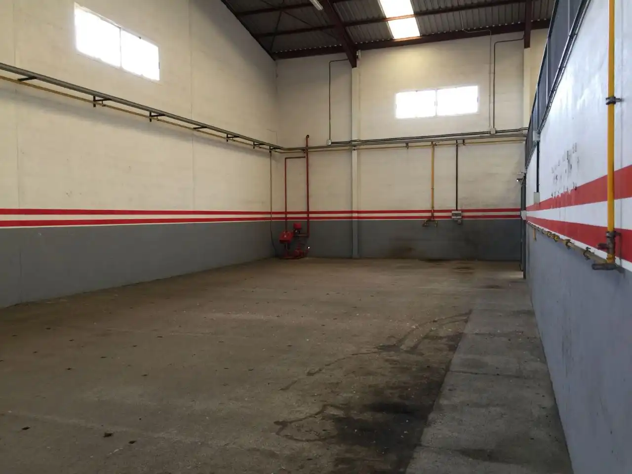 Parkplatz von Fabrikhallen zur Miete in Adeje