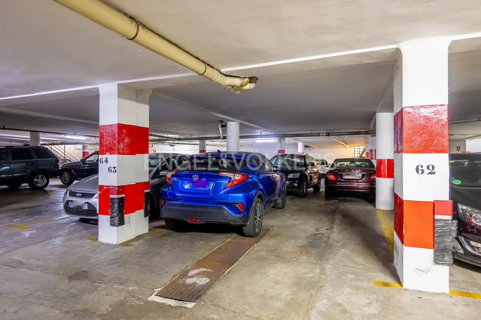 Parking of Houses for sale in Sevilla  with Air Conditioner, Heating and Storage room
