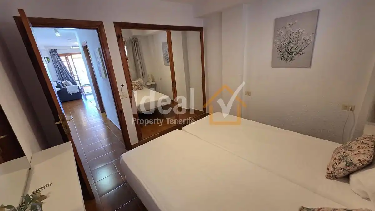 Dormitori de Apartament en venda en Adeje amb Terrassa i Moblat