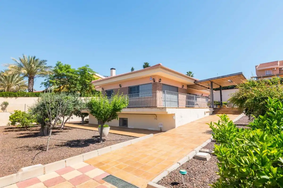 Vista exterior de Casa o xalet en venda en Murcia amb Aire condicionat, Calefacció i Jardí privat