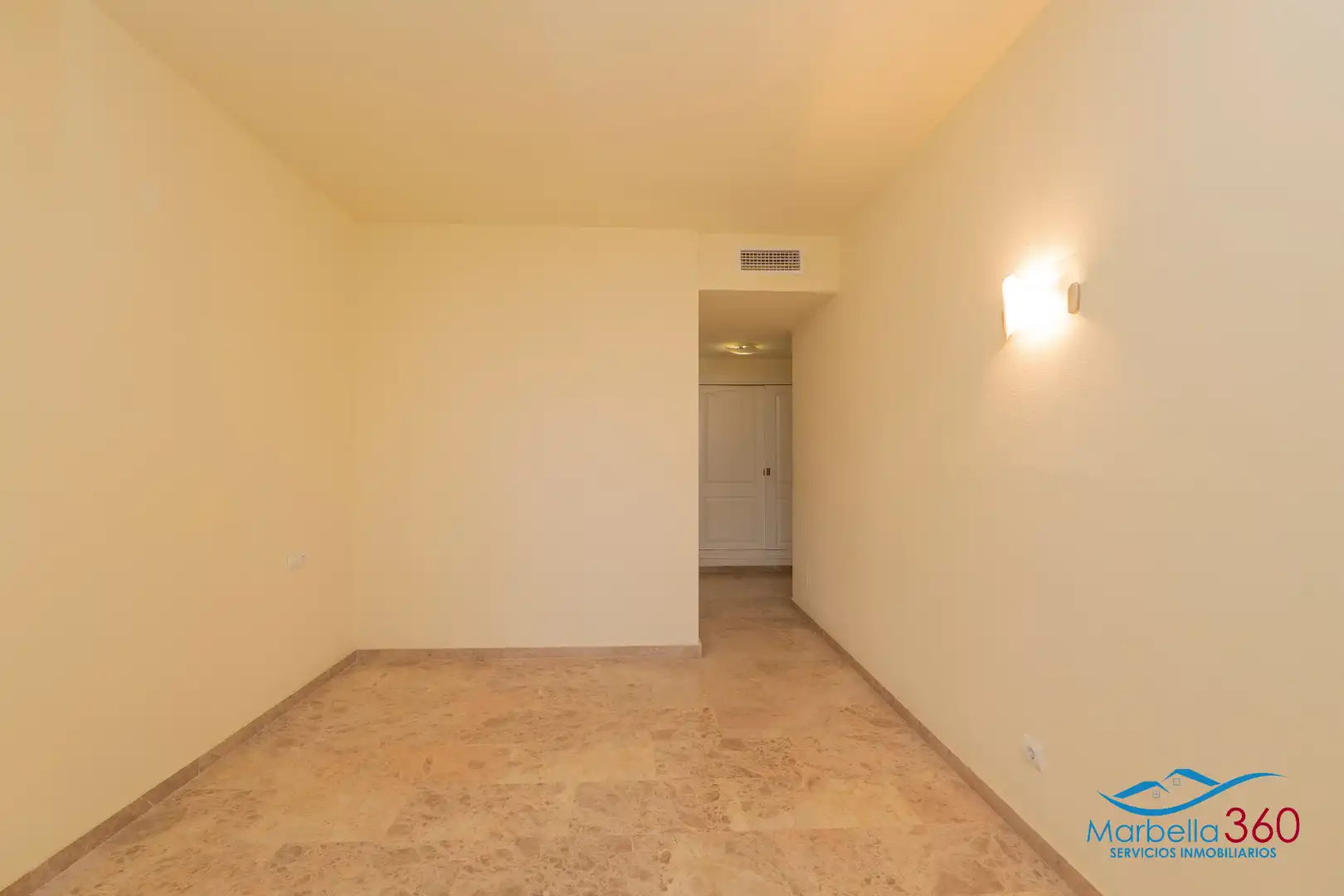 Wohnung zum Verkauf in Marbella mit Klimaanlage, Terrasse und Abstellraum