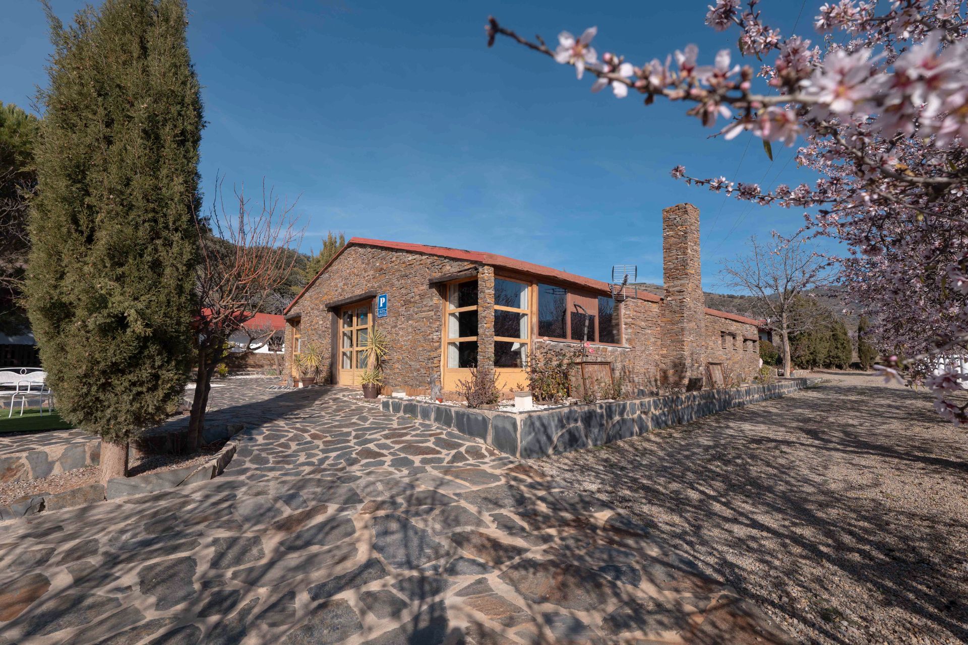 Vista exterior de Finca rústica en venda en Nevada amb Aire condicionat, Jardí privat i Terrassa