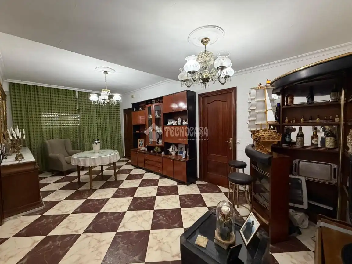 Sala d'estar de Casa o xalet en venda en Sevilla amb Aire condicionat i Balcó