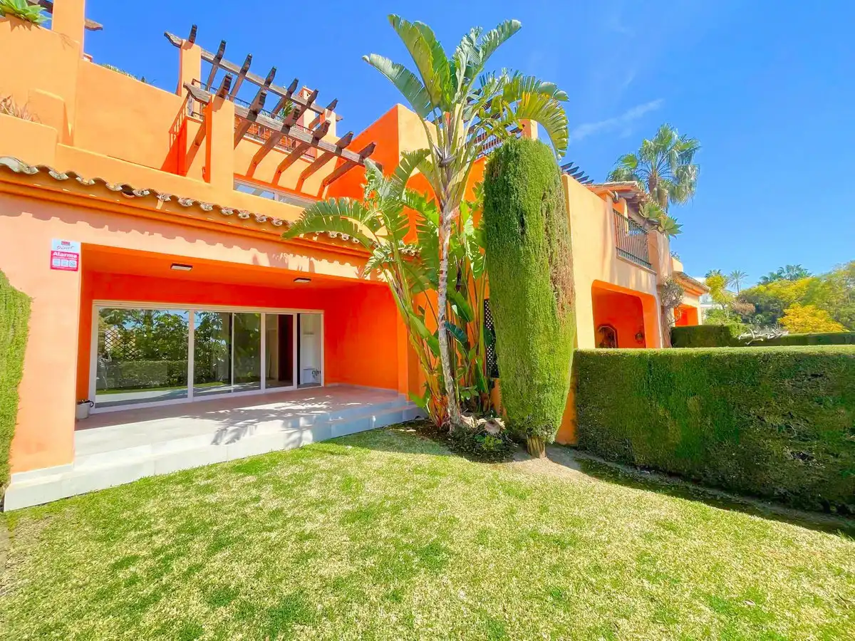 Reihenhaus mit Pool zum Verkauf in Estepona - Estepona,Paraiso,Calle Hortensia, imagen 2