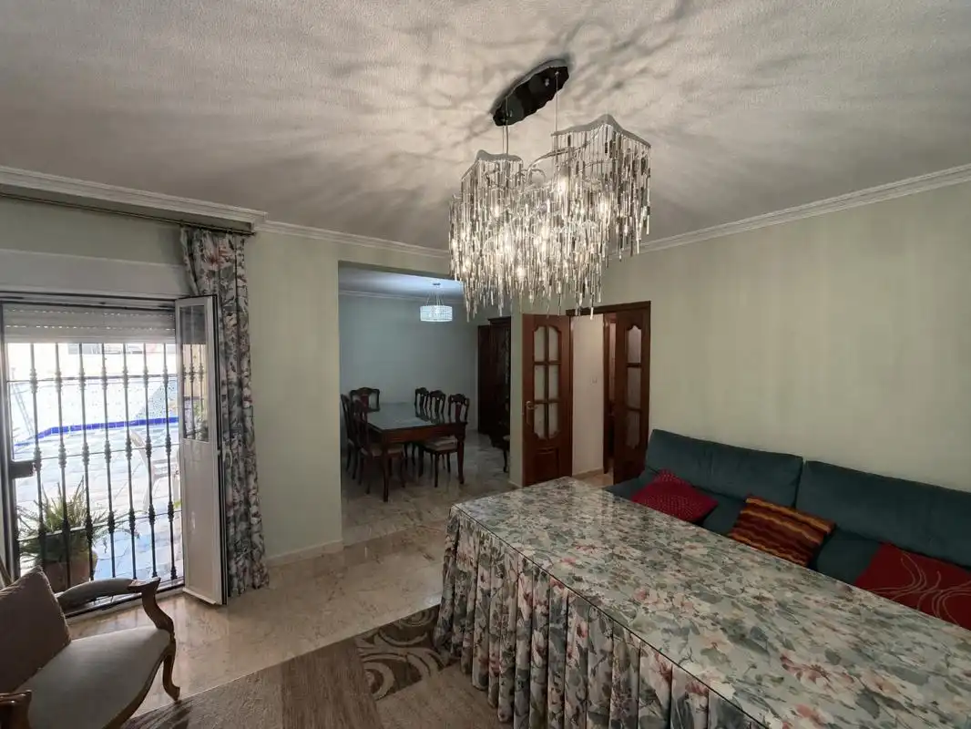 Menjador de Casa adosada en venda en Dos Hermanas amb Aire condicionat, Calefacció i Terrassa