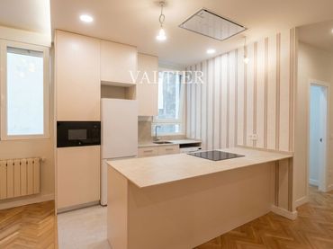 Appartamento con ascensore in affitto a De Santa Engracia