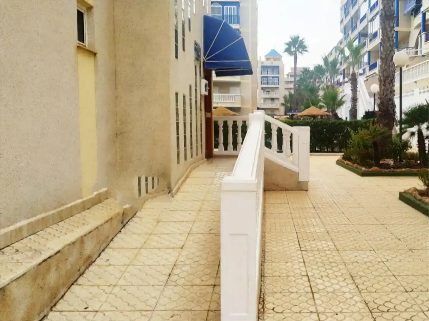 Außenansicht von Dachboden zur Miete in Elche / Elx mit Terrasse