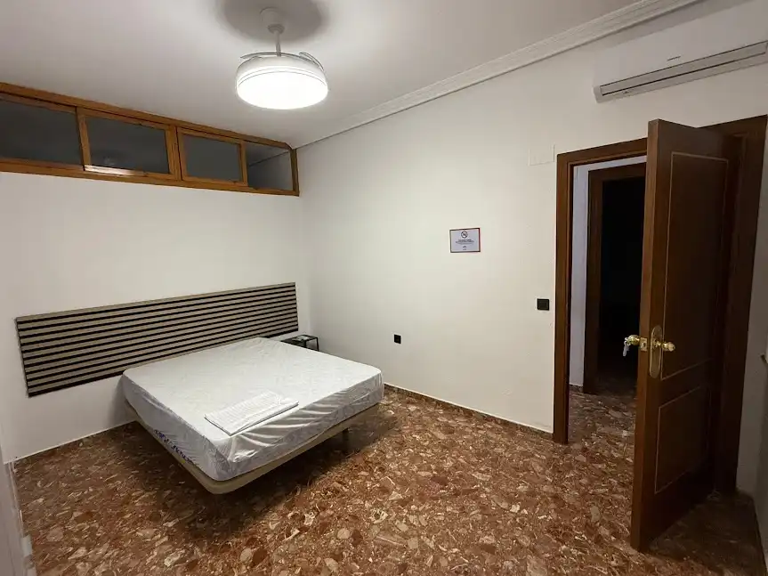 Flat for rent in Calle Romea, 9, Linarejos