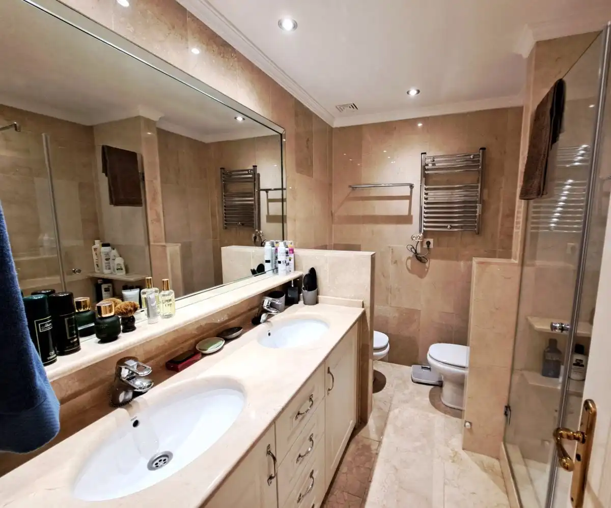 Baño de Piso en venta en Marbella con Aire acondicionado, Calefacción y Terraza