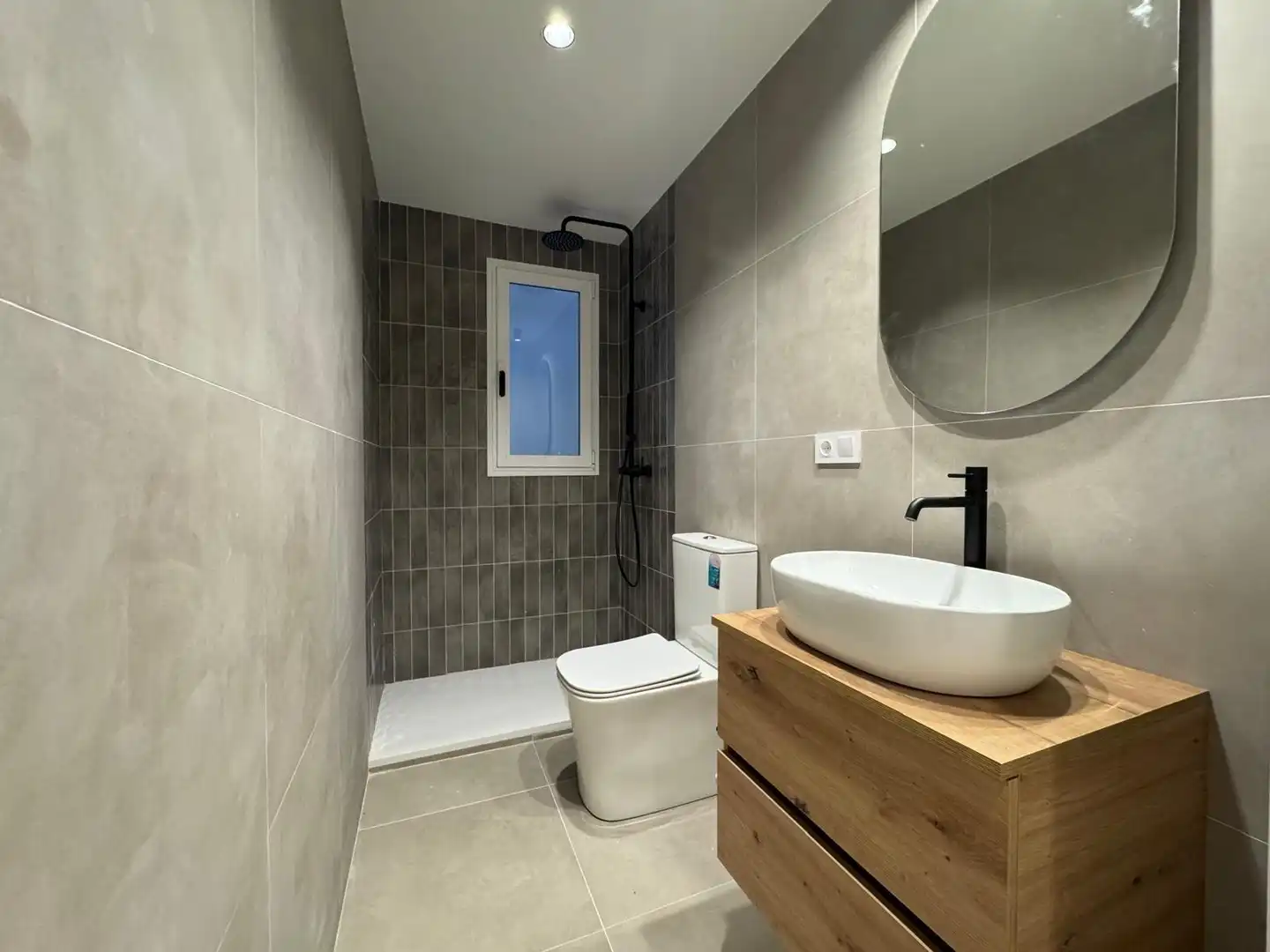 Badezimmer von Wohnungen zum Verkauf in Málaga mit Klimaanlage, Terrasse und Balkon