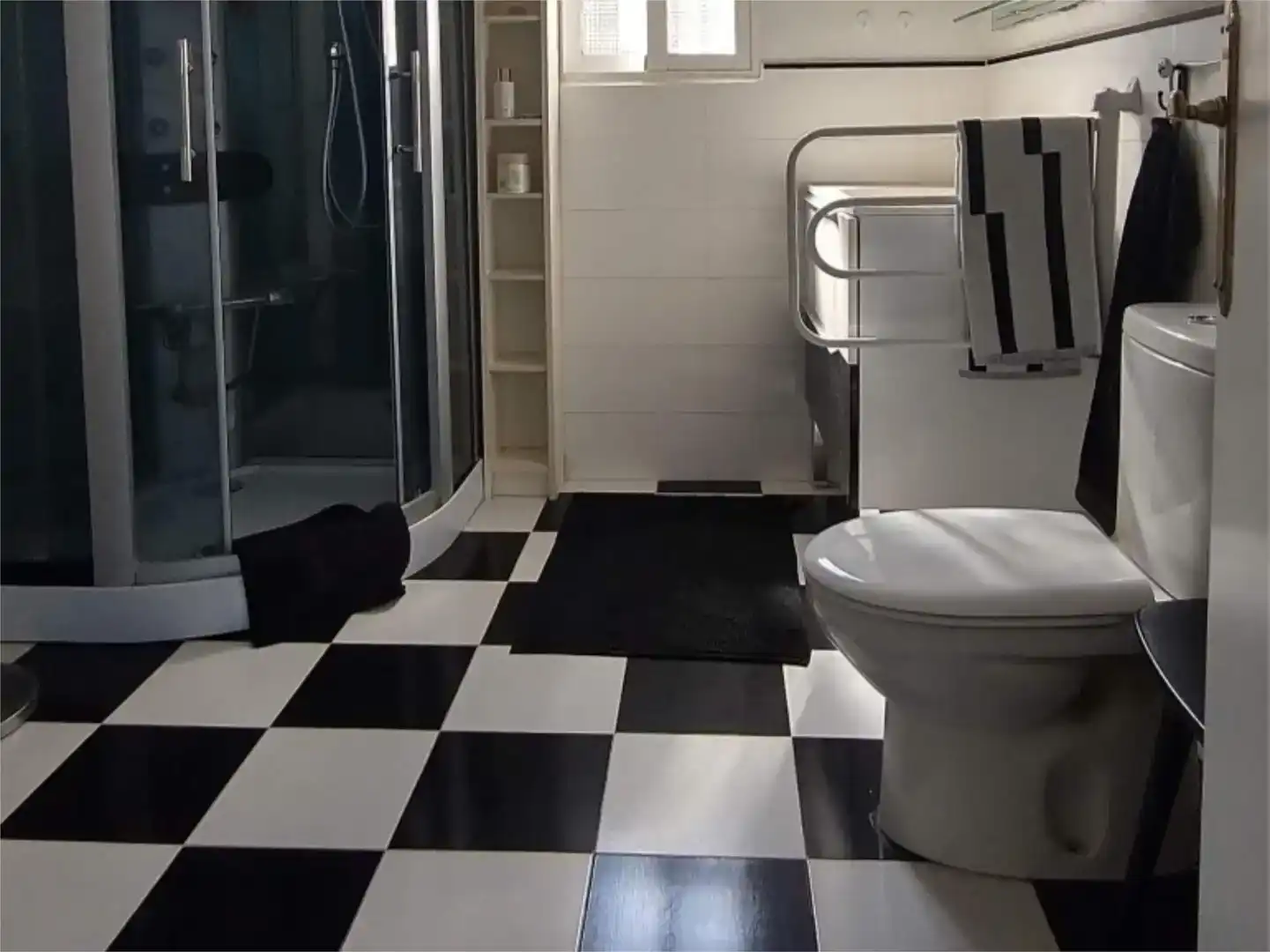 Bany de Casa o xalet en venda en Marbella amb Aire condicionat, Piscina i Balcó