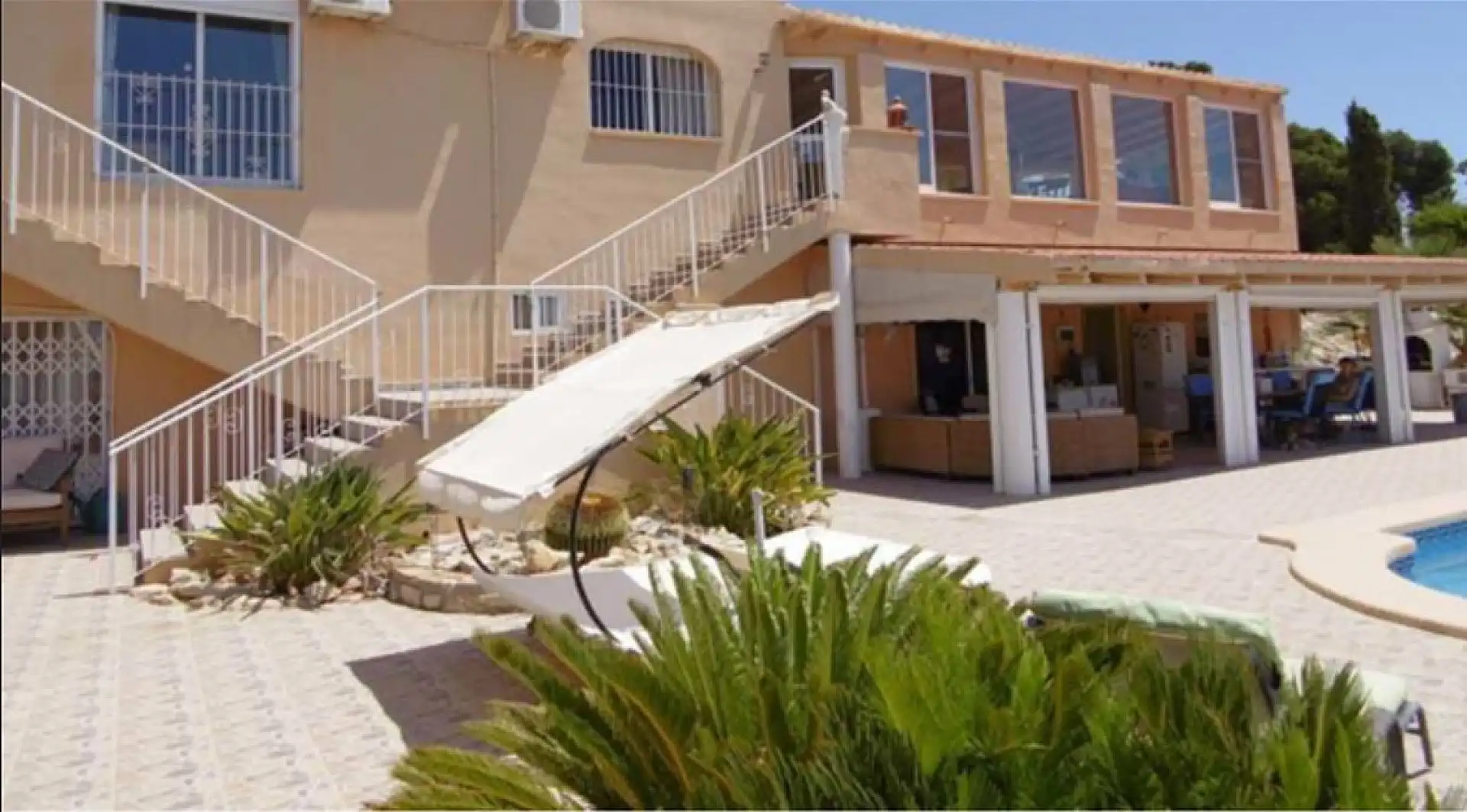 Exterior view of Commercial properties for sale in Alicante / Alacant  with Air Conditioner and Furnished