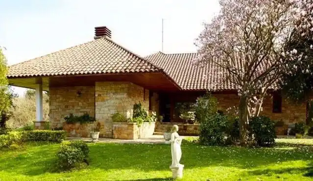 Jardí de Casa o xalet en venda en Gijón  amb Terrassa, Traster i Piscina