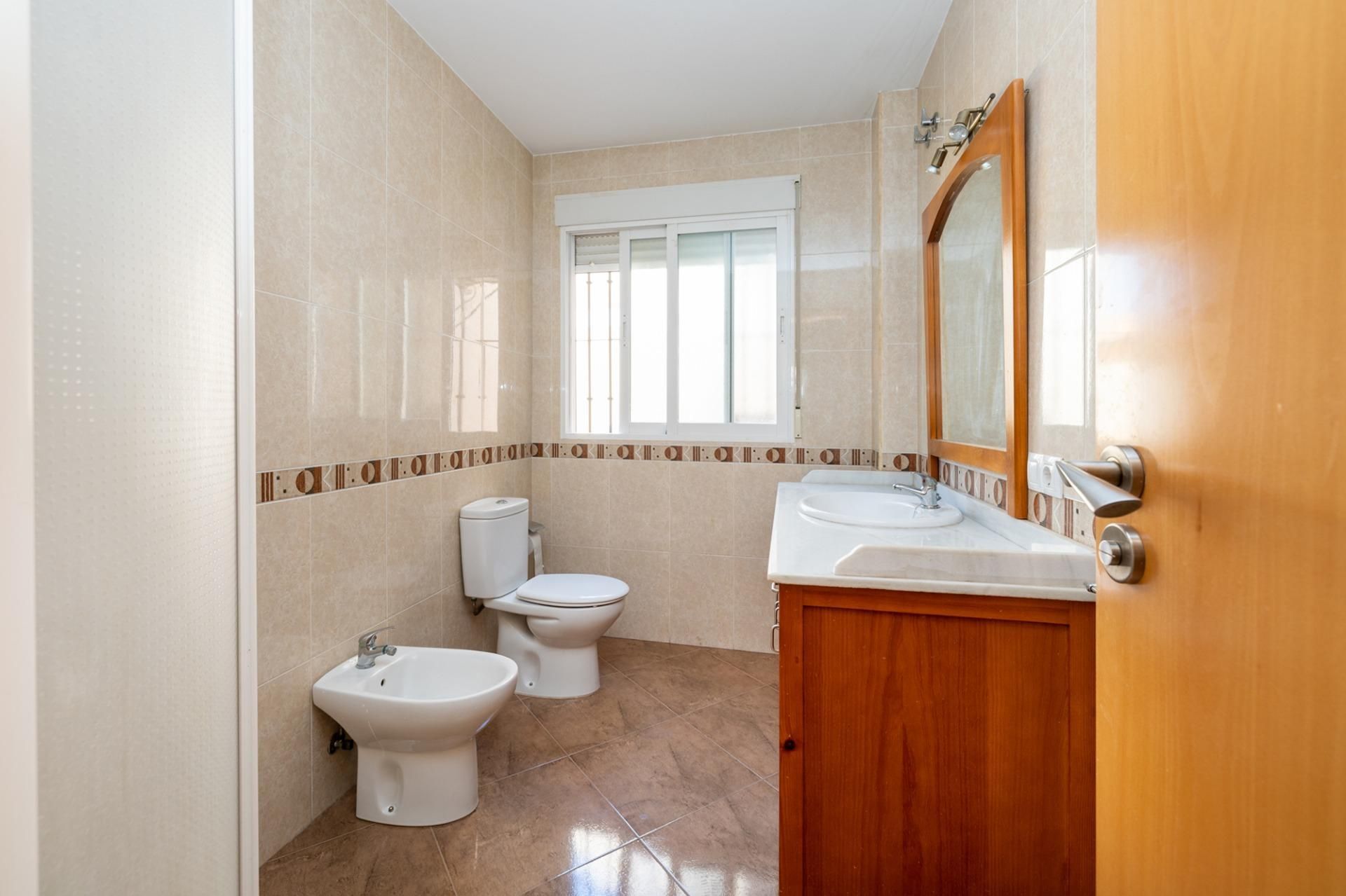 House or chalet for sale in Avenida ANDALUCIA, Cúllar Vega