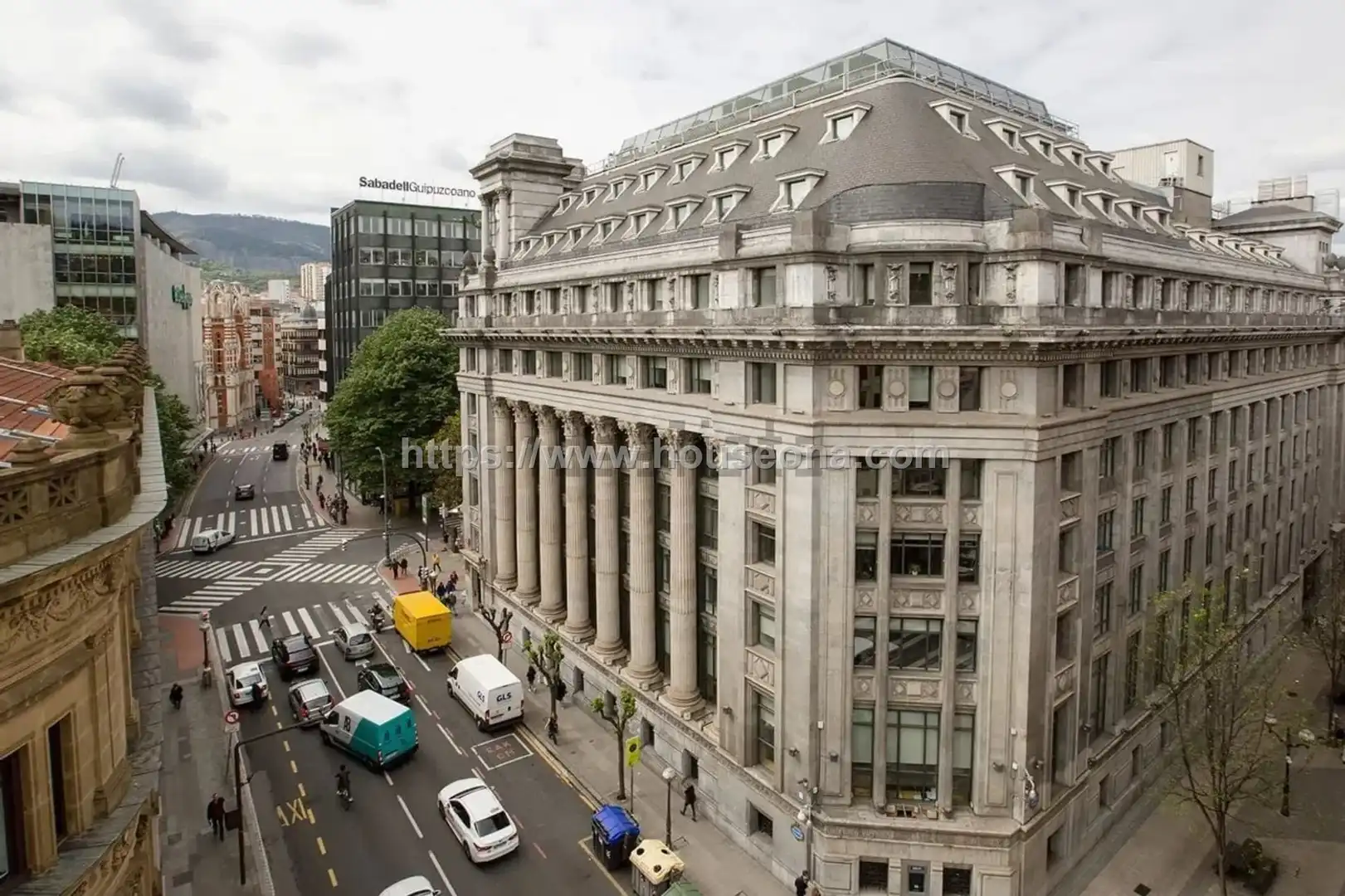 Außenansicht von Maisonette zum Verkauf in Bilbao  mit Abstellraum, Möbliert und Balkon