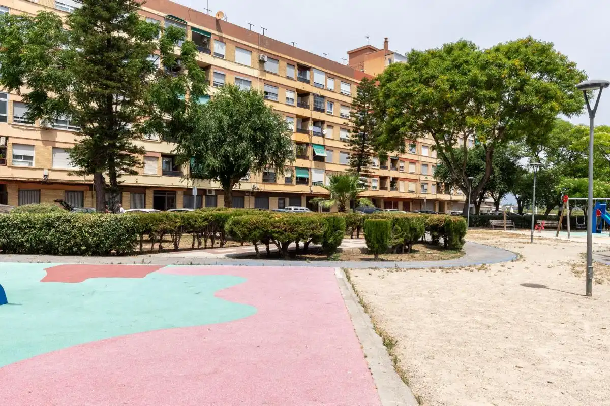 Vista exterior de Planta baja en venta en Museros con Calefacción, Terraza y Balcón