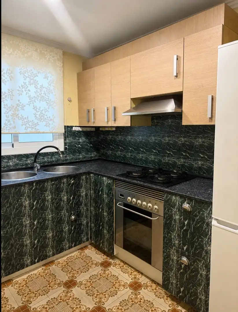 Flat for rent in Calle MARQUES DE MONTORTAL, Torrefiel