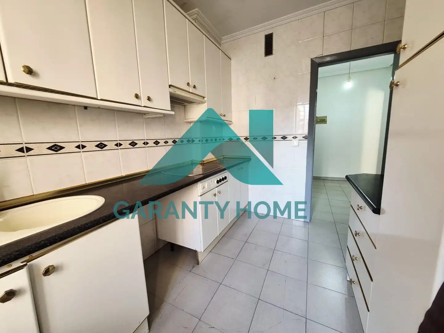 Cuina de Apartament en venda en Cáceres amb Aire condicionat i Moblat