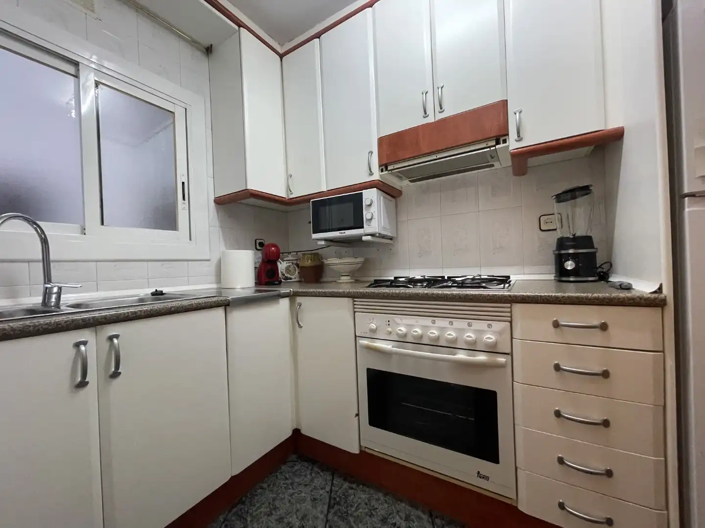 Küche von Wohnung zum Verkauf in Castelldefels mit Klimaanlage und Balkon