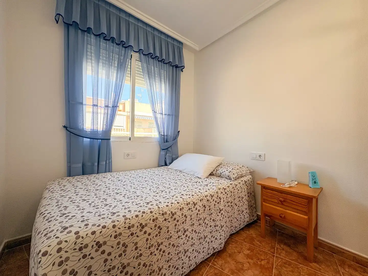 Dormitori de Àtic de lloguer en Torrevieja amb Aire condicionat, Calefacció i Terrassa