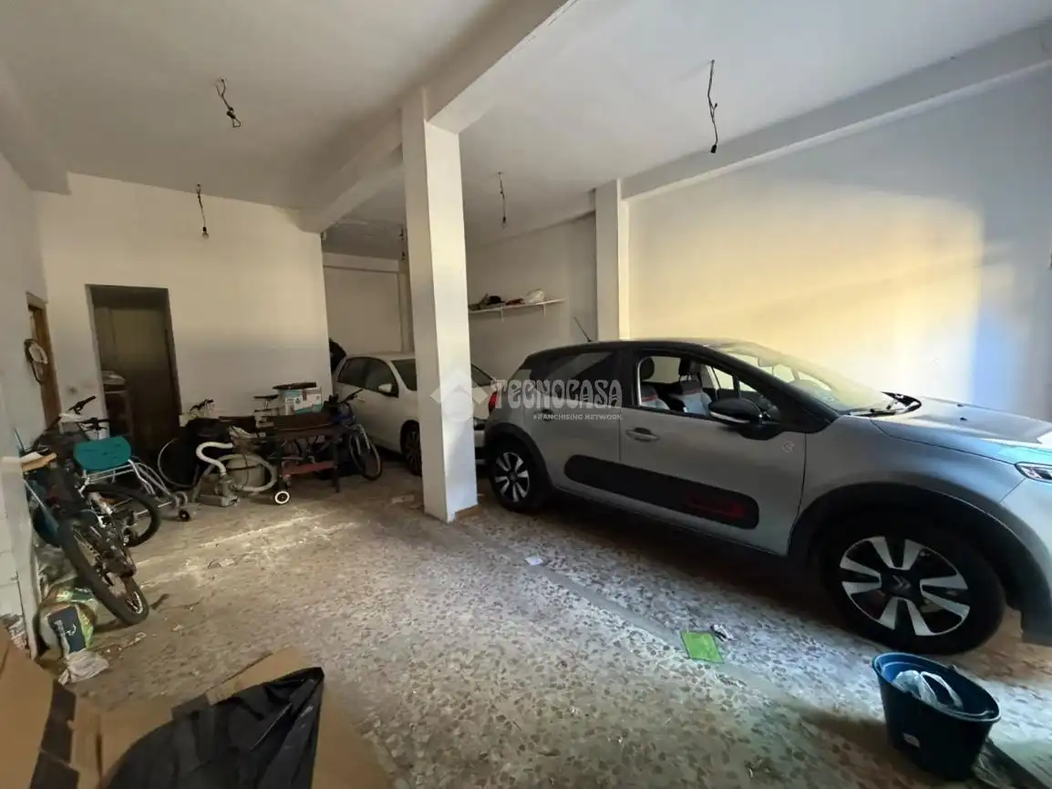 Aparcament de Casa o xalet en venda en Sevilla amb Aire condicionat i Balcó
