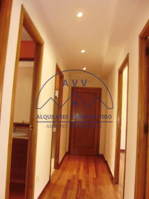 Piso de alquiler en Vigo  con Parquet