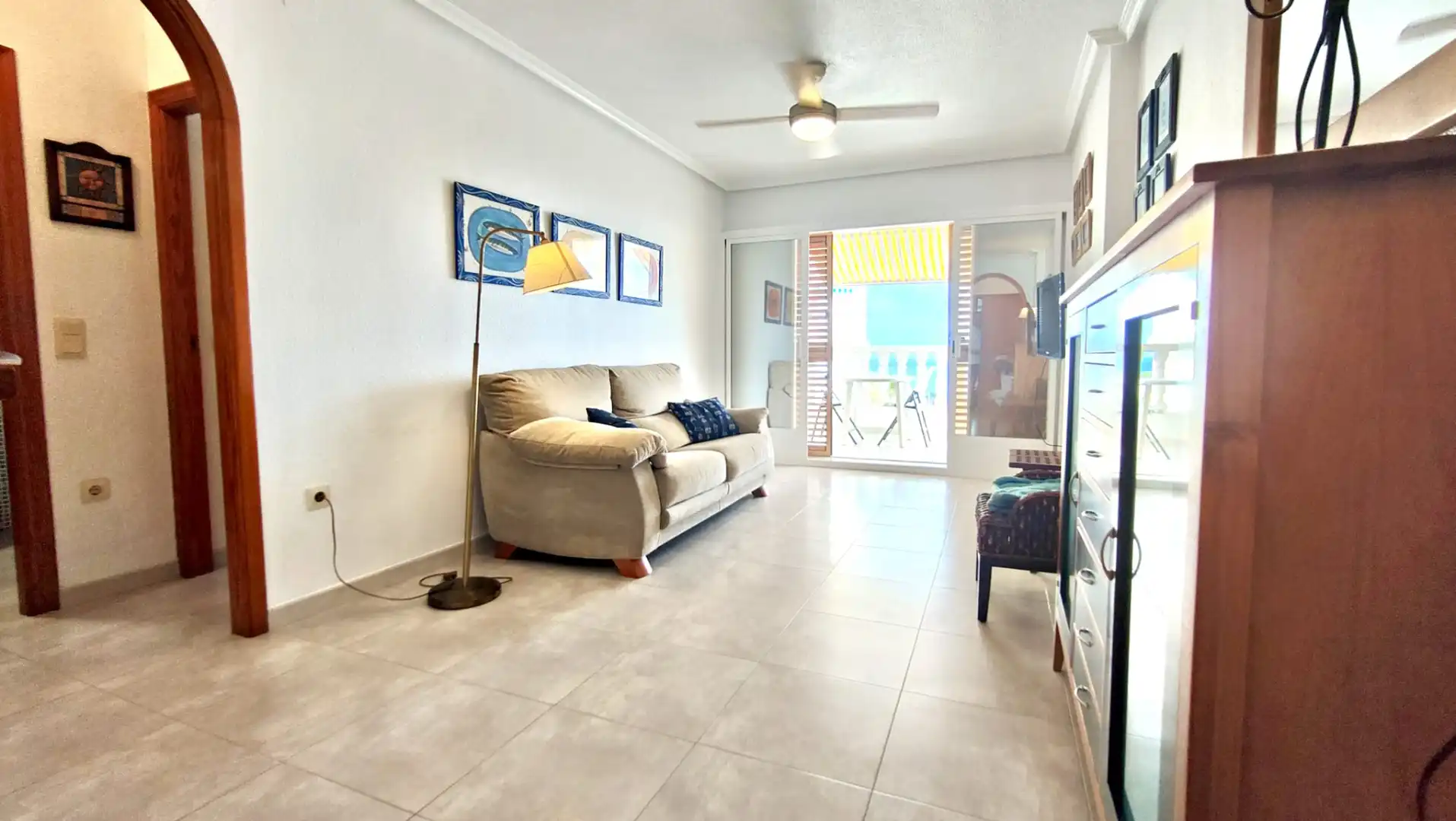 Sala d'estar de Apartament de lloguer en Santa Pola amb Aire condicionat, Calefacció i Terrassa