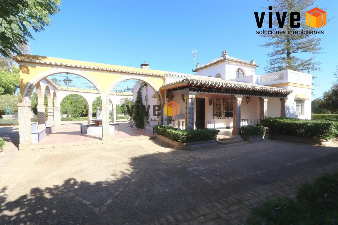 Garden of Houses for sale in Espartinas  with Air Conditioner, Heating and Terrace