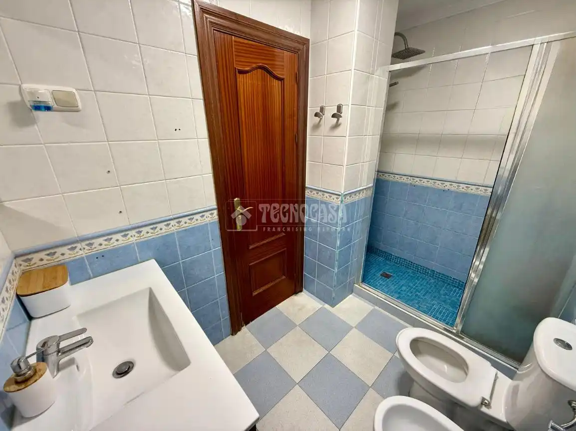 Bathroom of Flat for sale in Benalmádena  with Air Conditioner, Terrace and Furnished