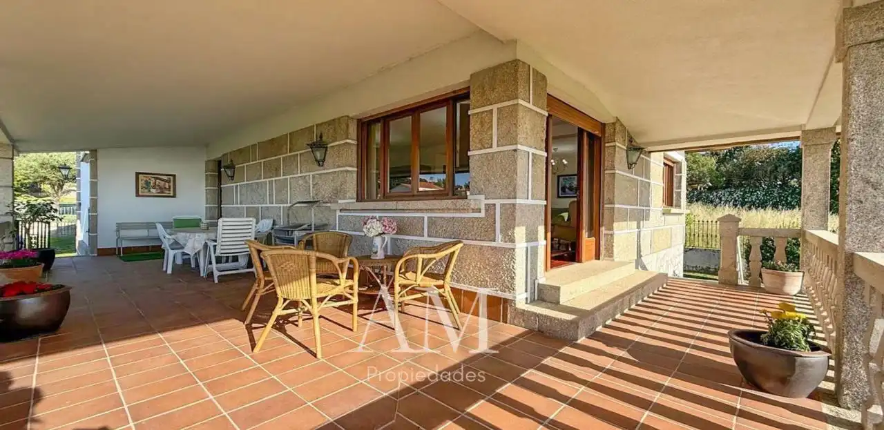 Terrassa de Casa o xalet en venda en Vigo  amb Calefacció, Jardí privat i Terrassa