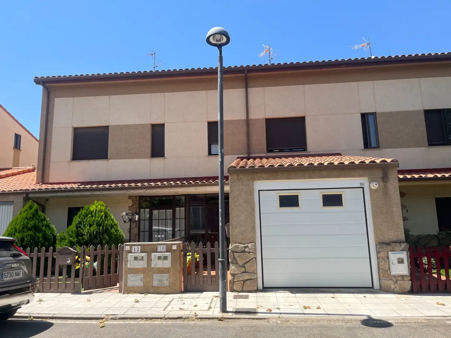 Vista exterior de Casa adosada en venda en Monterrubio de Armuña amb Calefacció, Jardí privat i Parquet