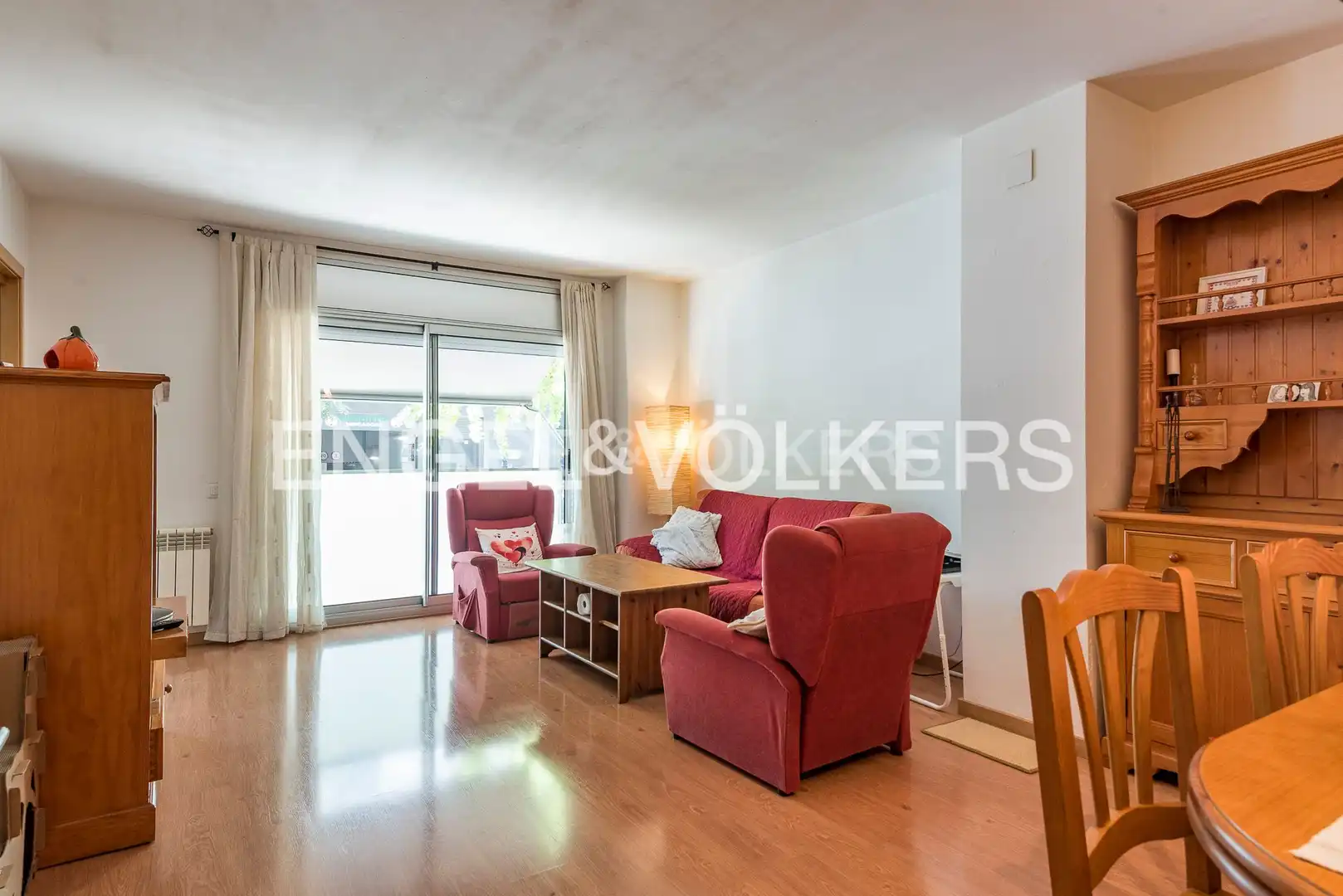 Vista exterior de Apartamento en venta en Sant Boi de Llobregat con Aire acondicionado, Calefacción y Parquet