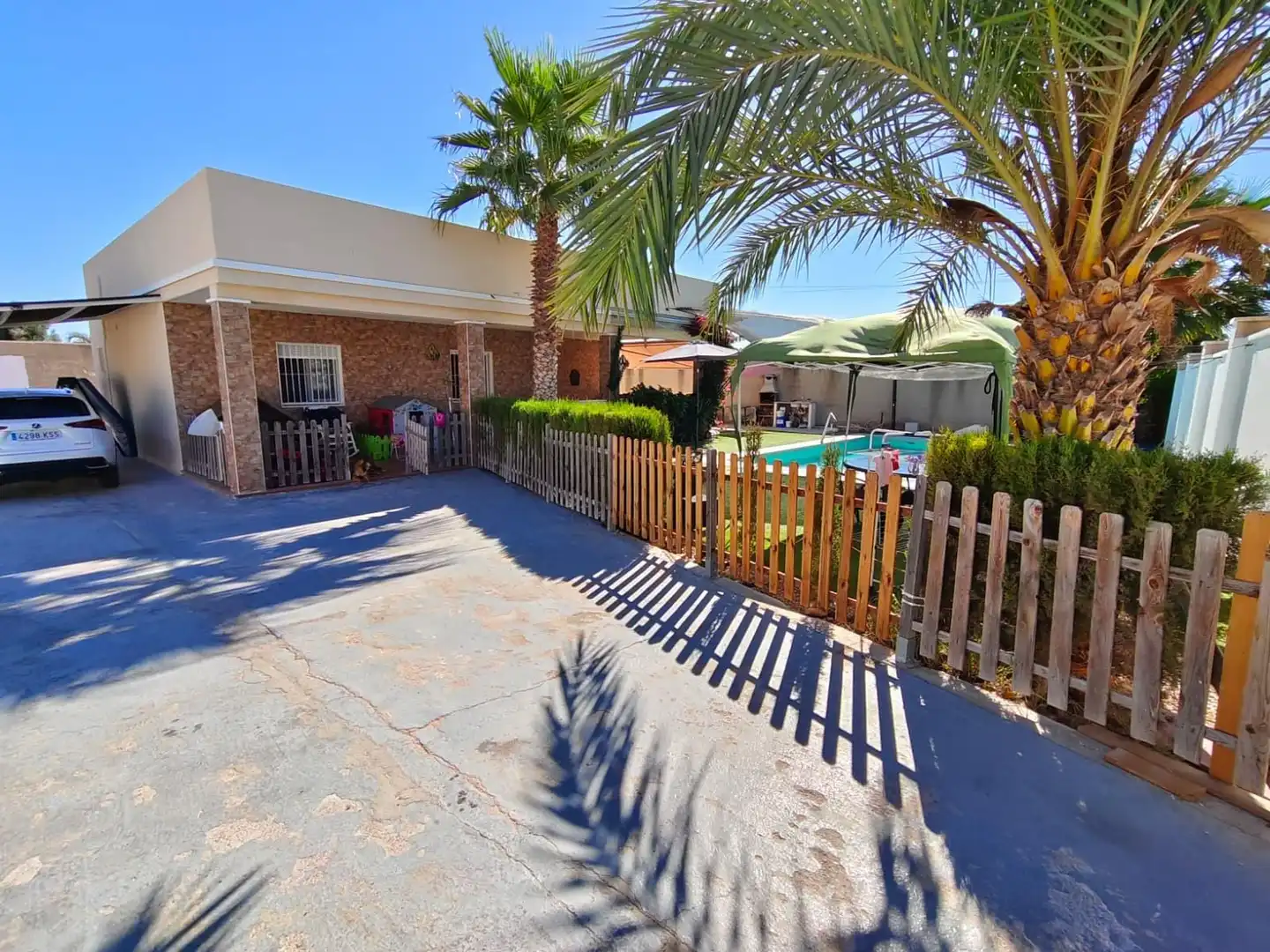 Villa con piscina in vendita a Avenida garcia lorca 27
