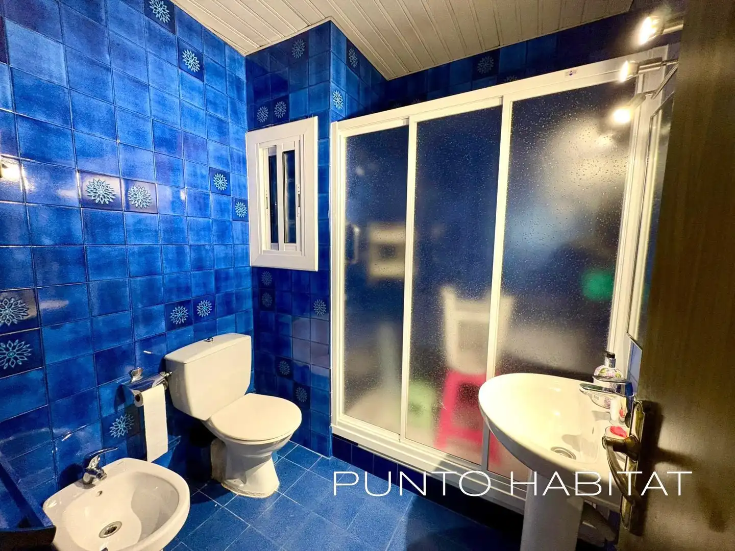 Bathroom of Flat for sale in Barcelona