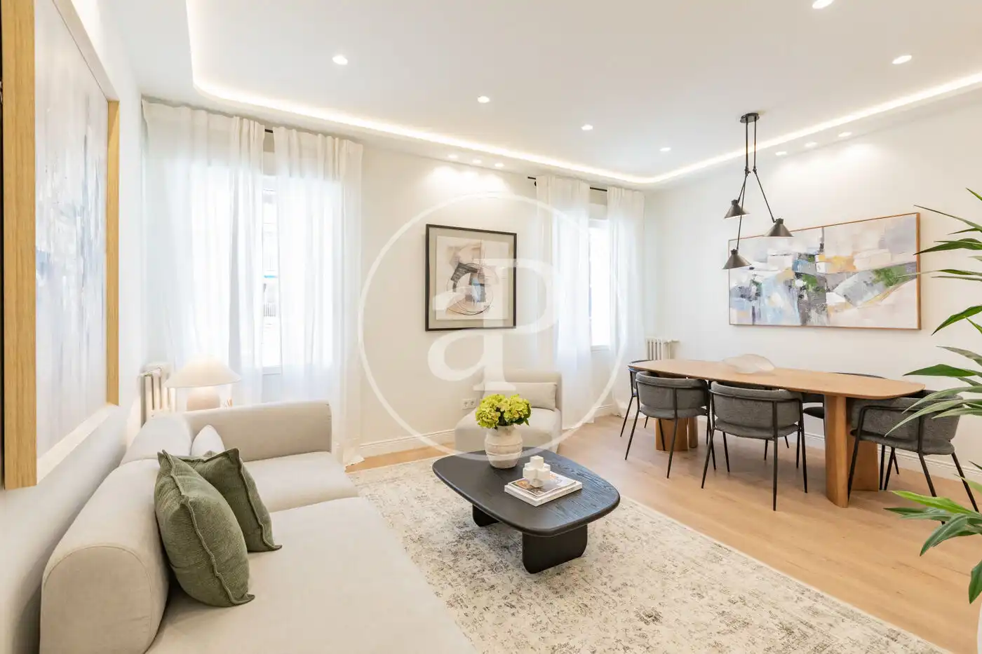Sala d'estar de Pis en venda en Madrid amb Aire condicionat i Calefacció