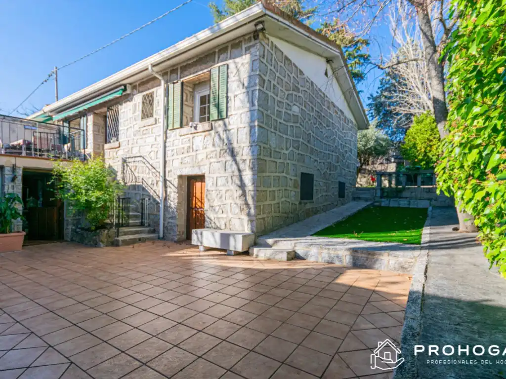 Vista exterior de Casa adosada en venta en Colmenar Viejo con Amueblado y Domótica
