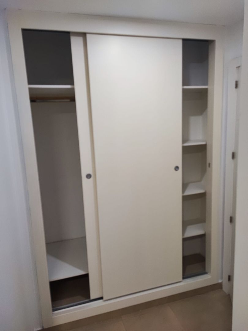 Dormitori de Pis de lloguer en  Melilla Capital amb Aire condicionat