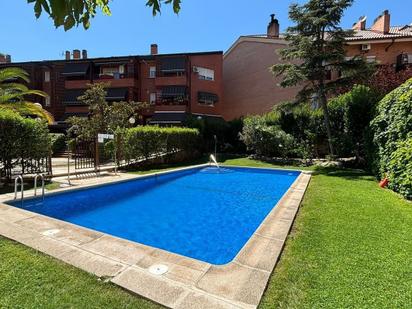 Piscina de Pis en venda en Navalcarnero amb Aire condicionat, Calefacció i Terrassa