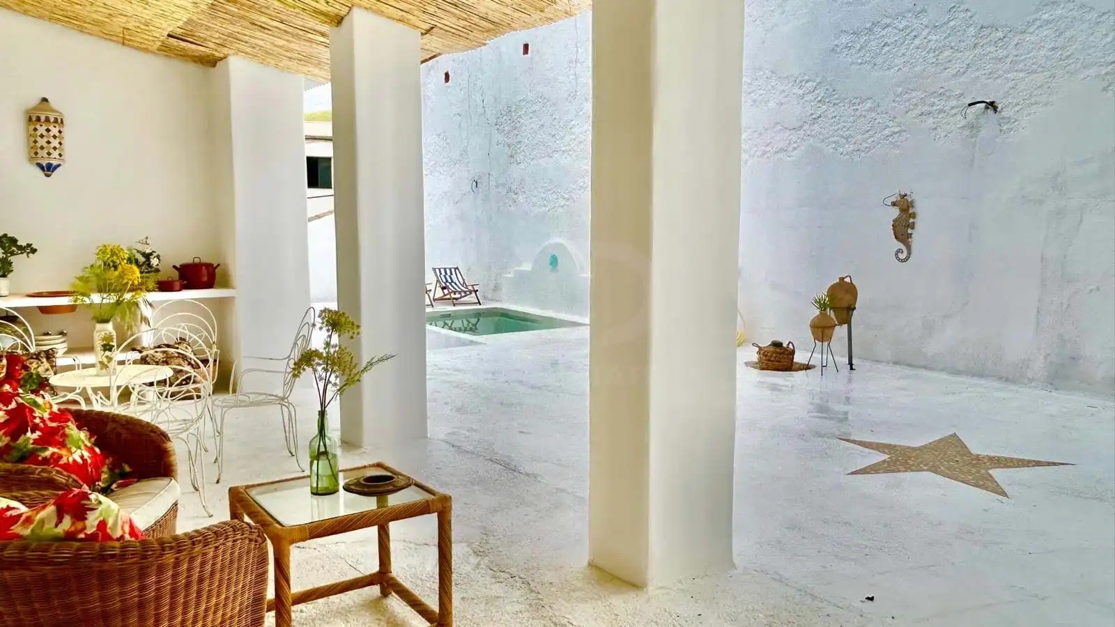 Piscina de Casa o chalet en venta en Serrato con Terraza y Piscina